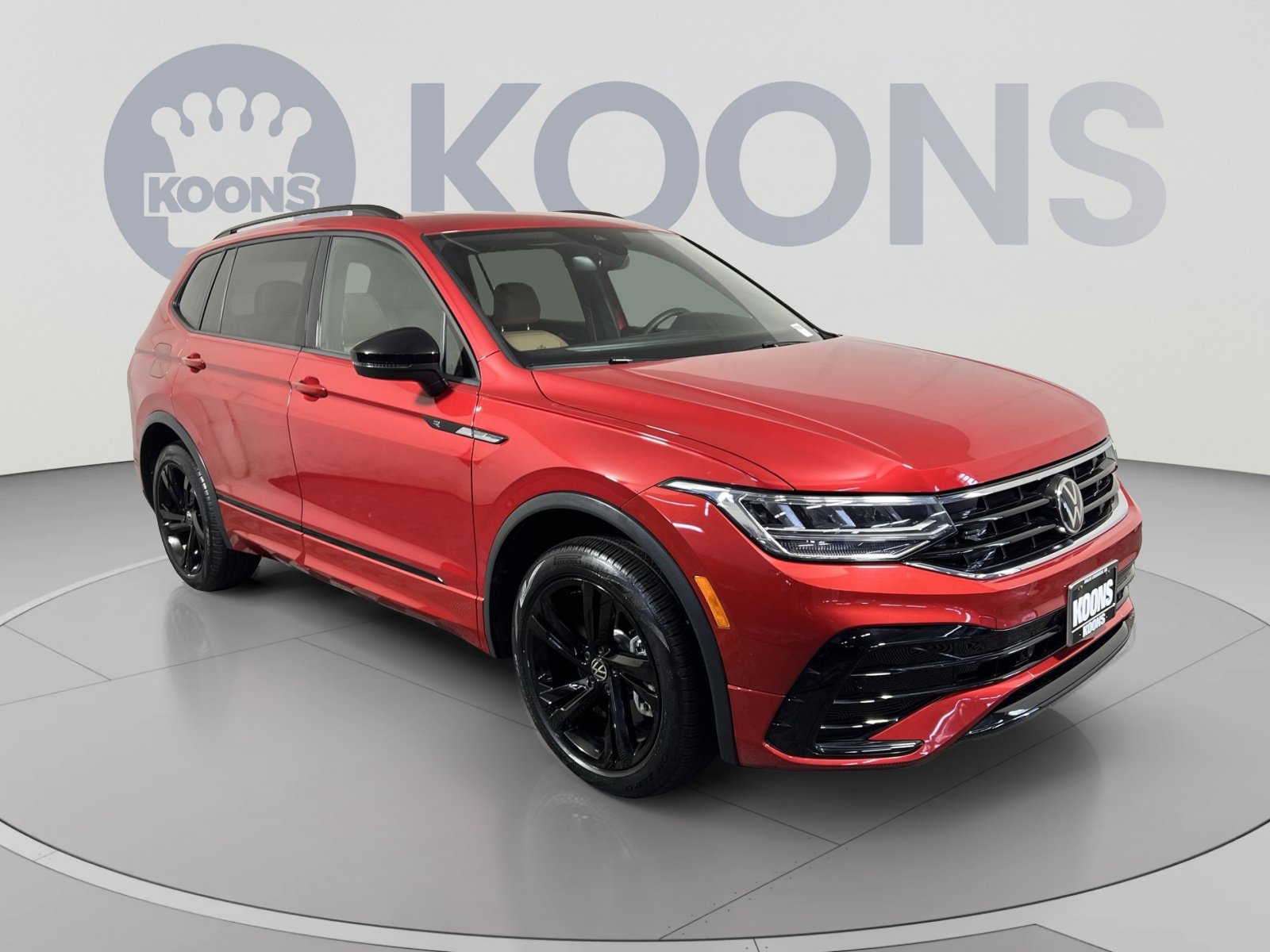 Used 2024 Volkswagen Tiguan SE R-Line AWD/4WD image 2