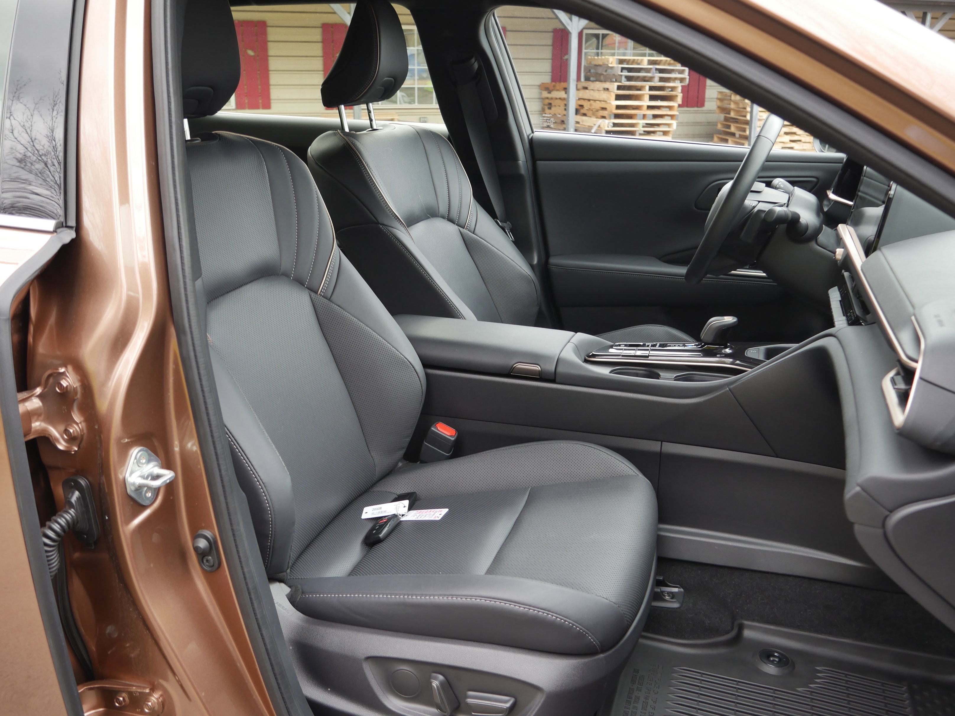 Used 2025 Toyota Crown Signia w/ Advanced Technology Package image 31