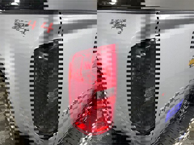 Used 2020 Chevrolet Colorado LT w/ Safety Package image 18