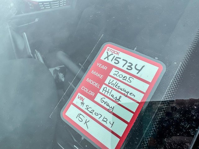 Used 2025 Volkswagen Atlas Cross Sport SE image 32