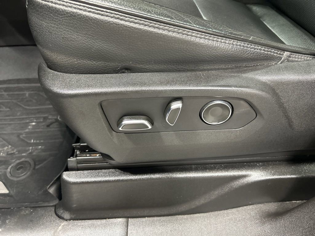 Used 2021 GMC Yukon Denali w/ Denali Premium Package image 11