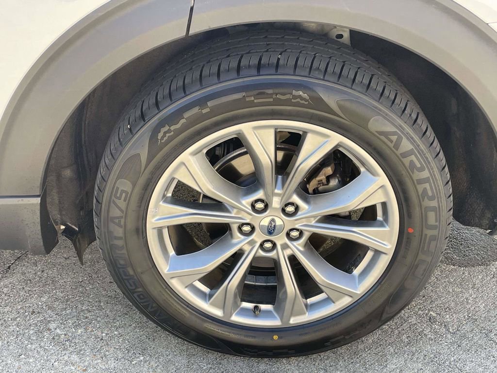 Certified 2022 Ford Explorer XLT w/ Equipment Group 202A image 9