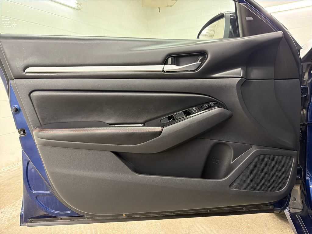Used 2024 Nissan Altima 2.5 SR FWD image 16