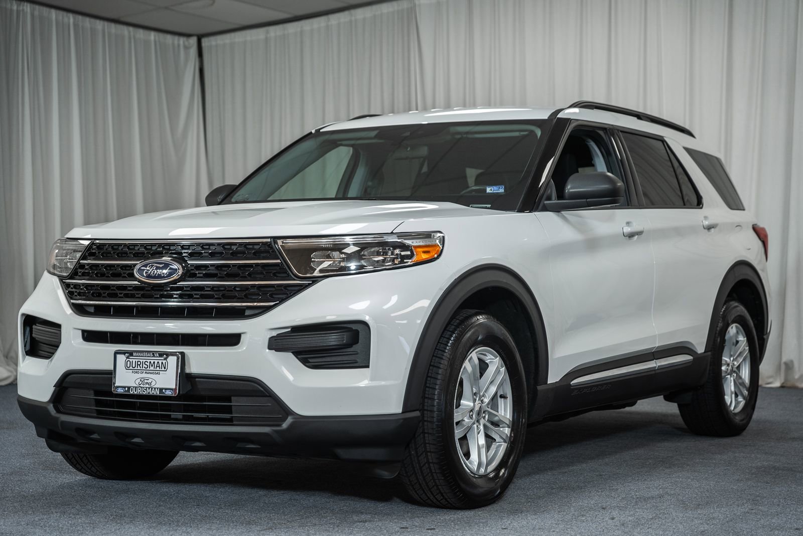 Certified 2022 Ford Explorer XLT image 3