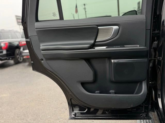 Certified 2025 Ford Expedition Platinum image 30