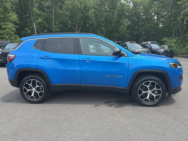 Used 2024 Jeep Compass Latitude AWD/4WD image 6