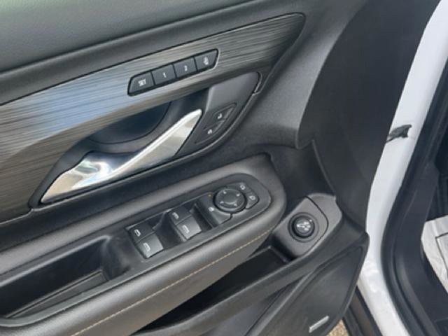 Used 2019 GMC Terrain SLT w/ Preferred Package image 9