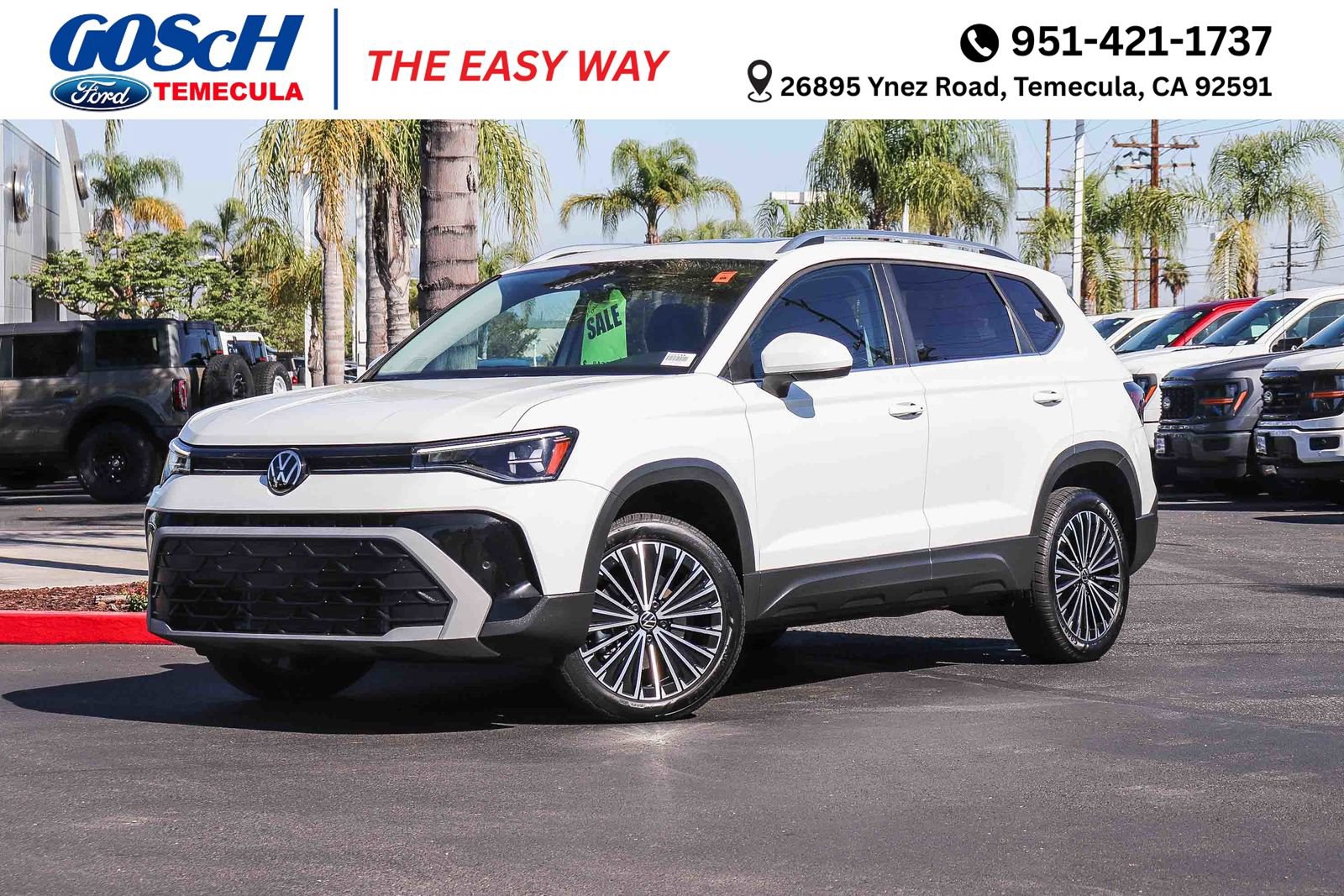 Used 2025 Volkswagen Taos SE w/ Panoramic Sunroof Package FWD image 1