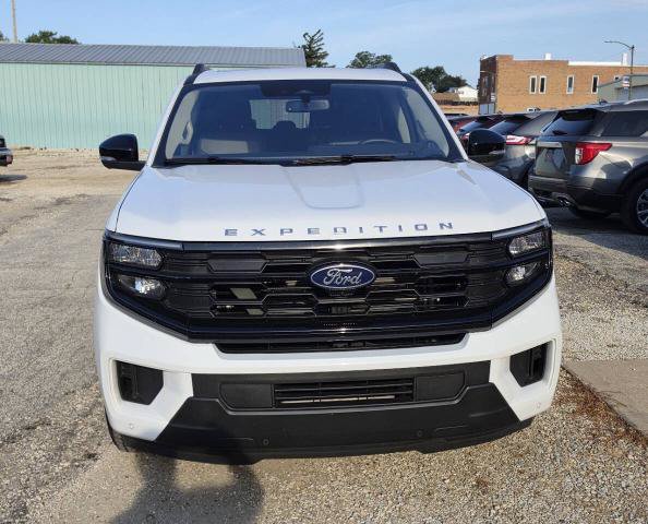 Certified 2025 Ford Expedition Active AWD/4WD image 3