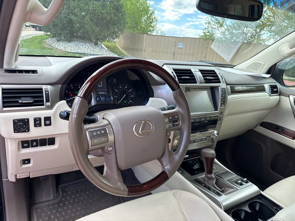 Used 2019 Lexus GX 460 Premium w/ Premium Package AWD/4WD image 16