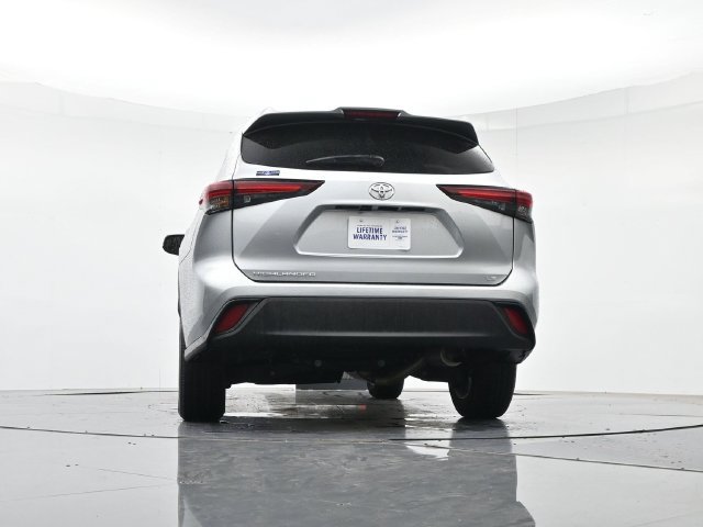 Used 2025 Toyota Highlander LE FWD image 37