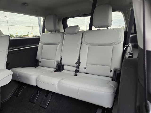 Certified 2025 Ford Expedition Max Platinum w/ Driver's Package AWD/4WD image 32