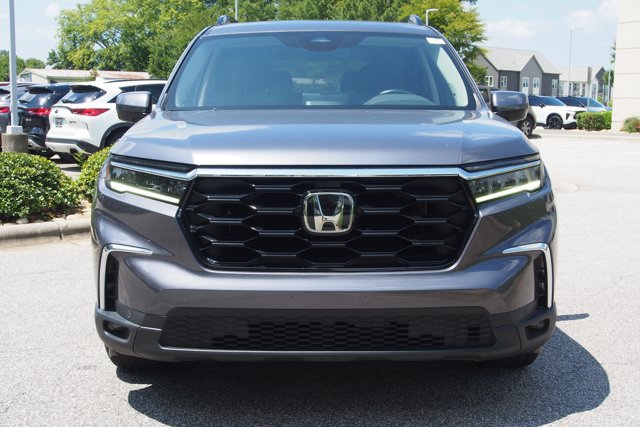 Used 2024 Honda Pilot Touring image 3