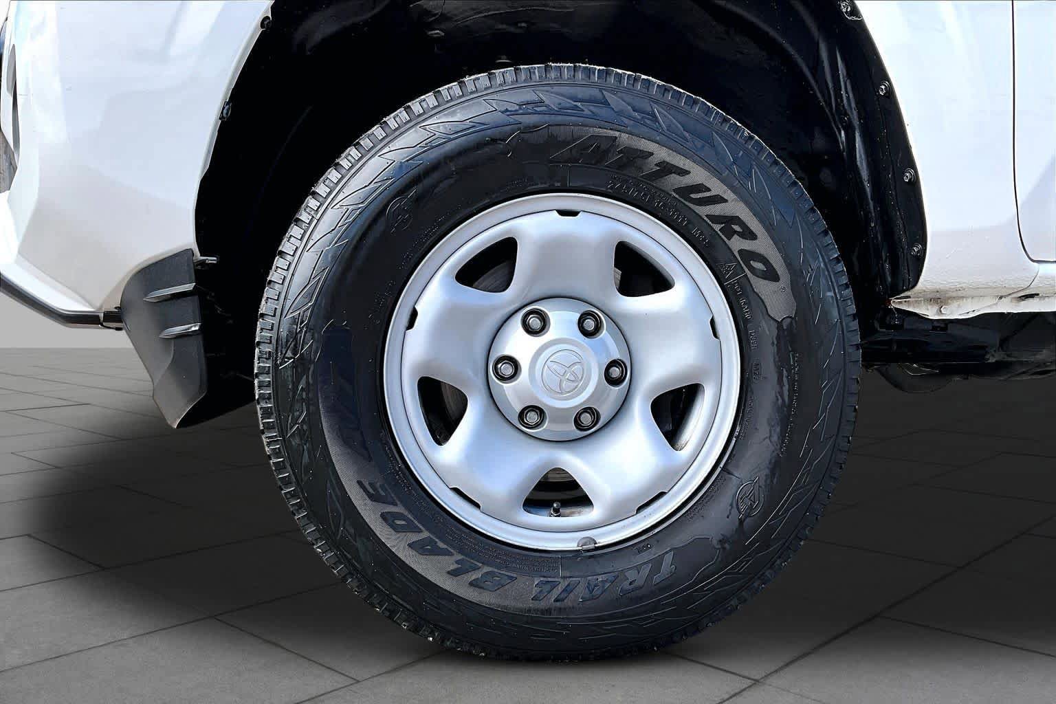 Used 2021 Toyota Tacoma SR w/ SR Convenience Package RWD image 11