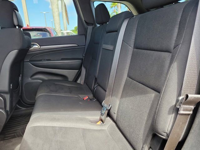 Used 2017 Jeep Grand Cherokee Laredo w/ Quick Order Package 23E AWD/4WD image 16