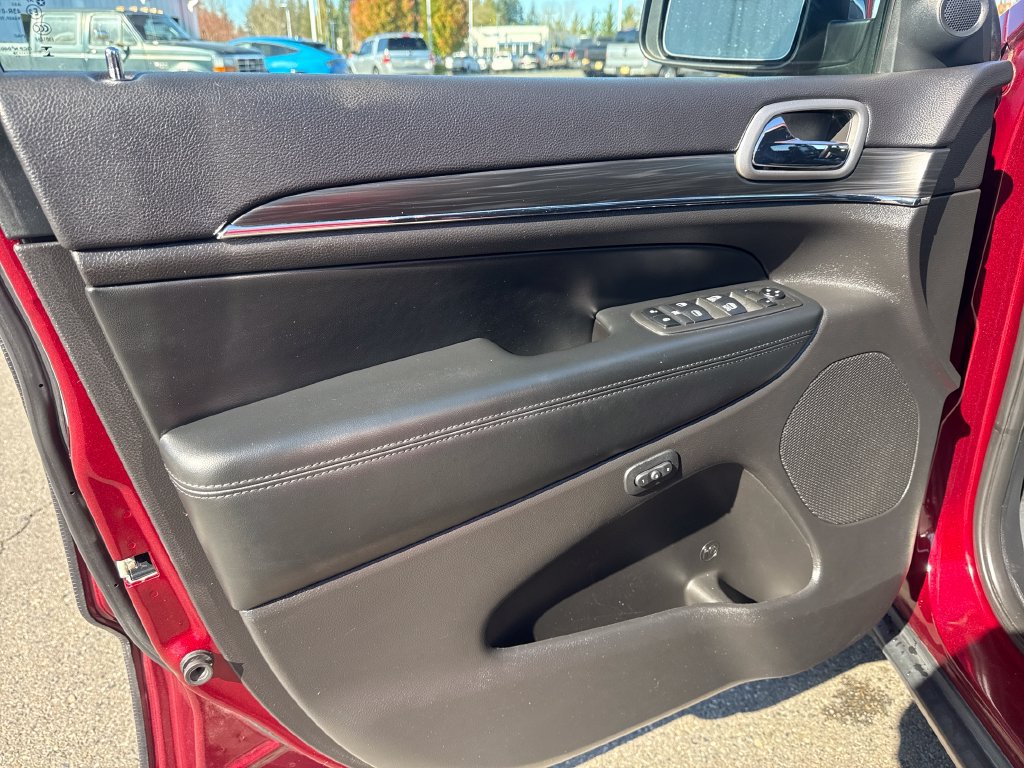 Used 2019 Jeep Grand Cherokee Limited AWD/4WD image 17