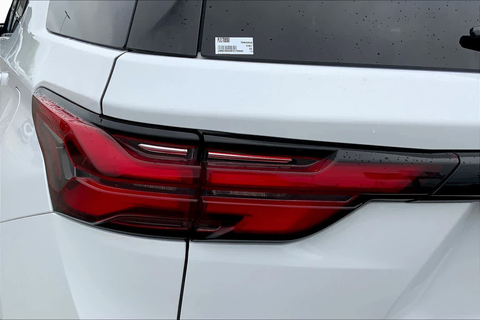 Used 2023 Chevrolet Traverse LT w/ Rear Camera Mirror Package AWD/4WD image 28