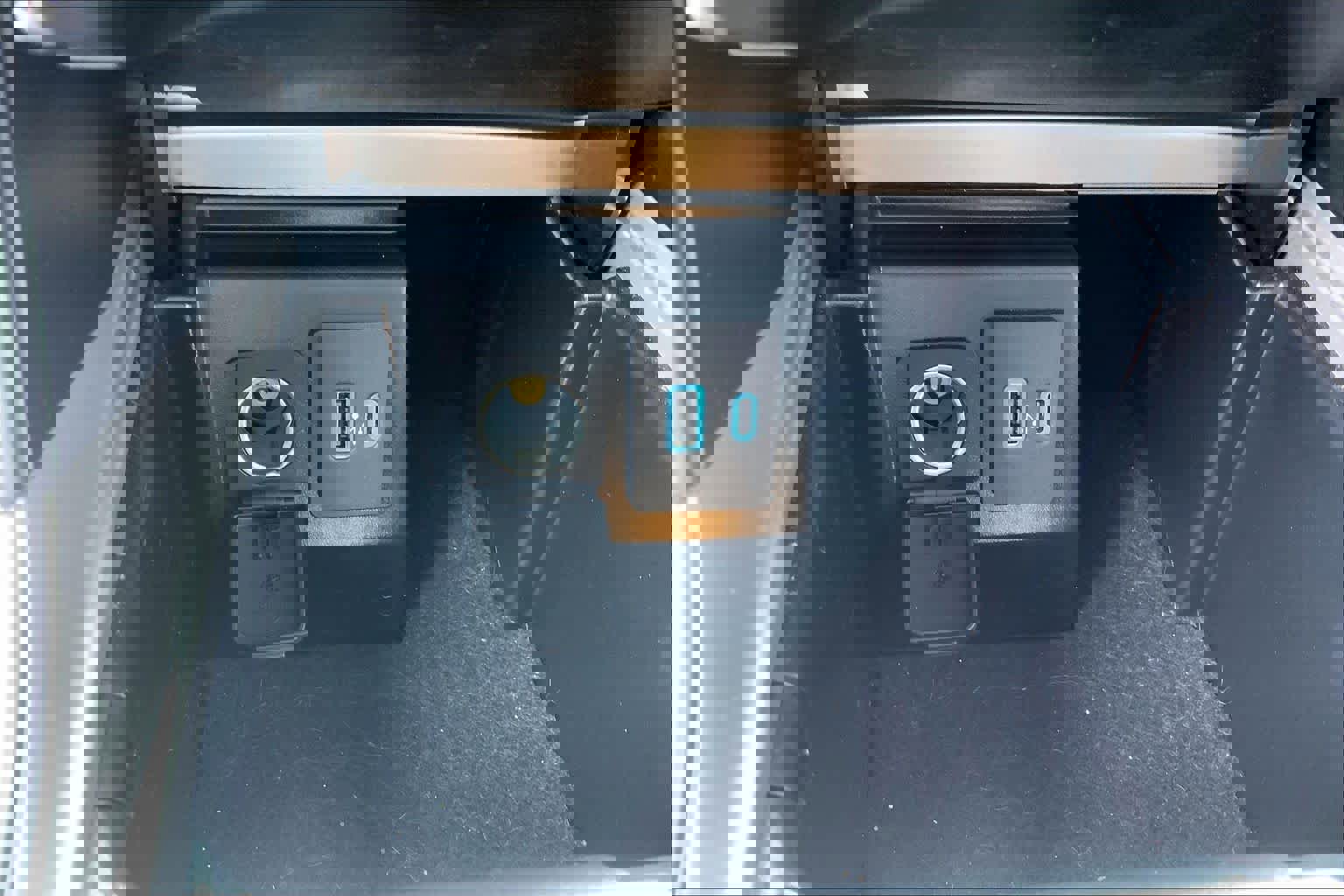 Certified 2024 Ford Explorer Limited w/ Limited Technology Package image 31