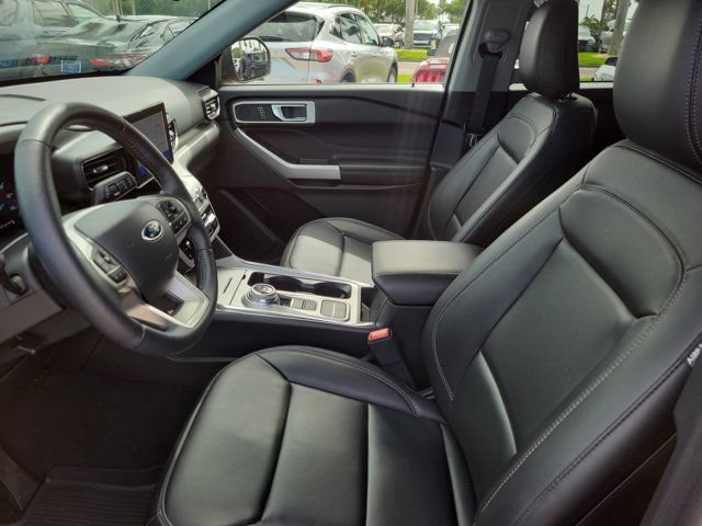 Certified 2022 Ford Explorer XLT w/ Equipment Group 202A RWD image 6