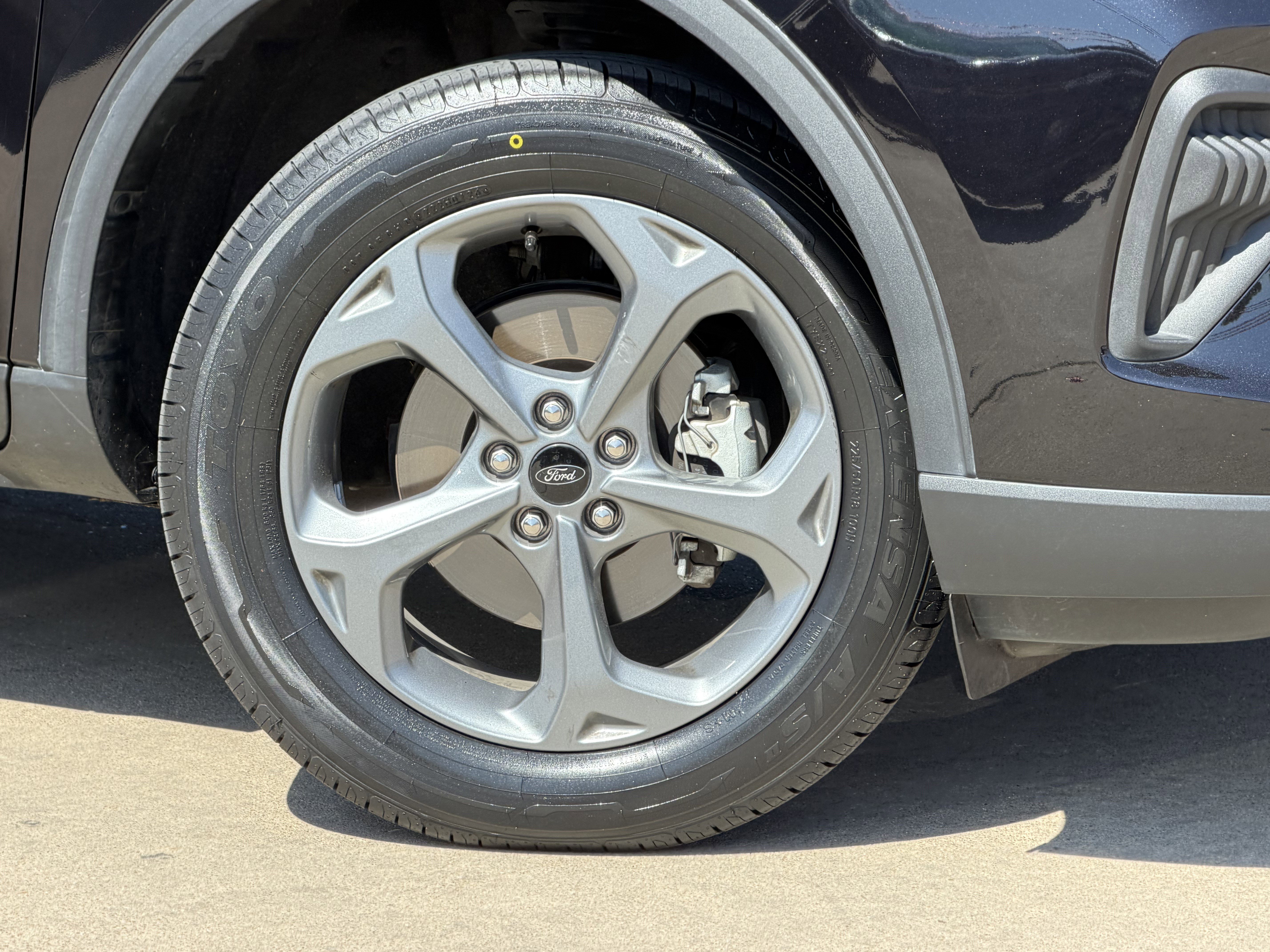 Certified 2025 Ford Escape ST-Line AWD/4WD image 3
