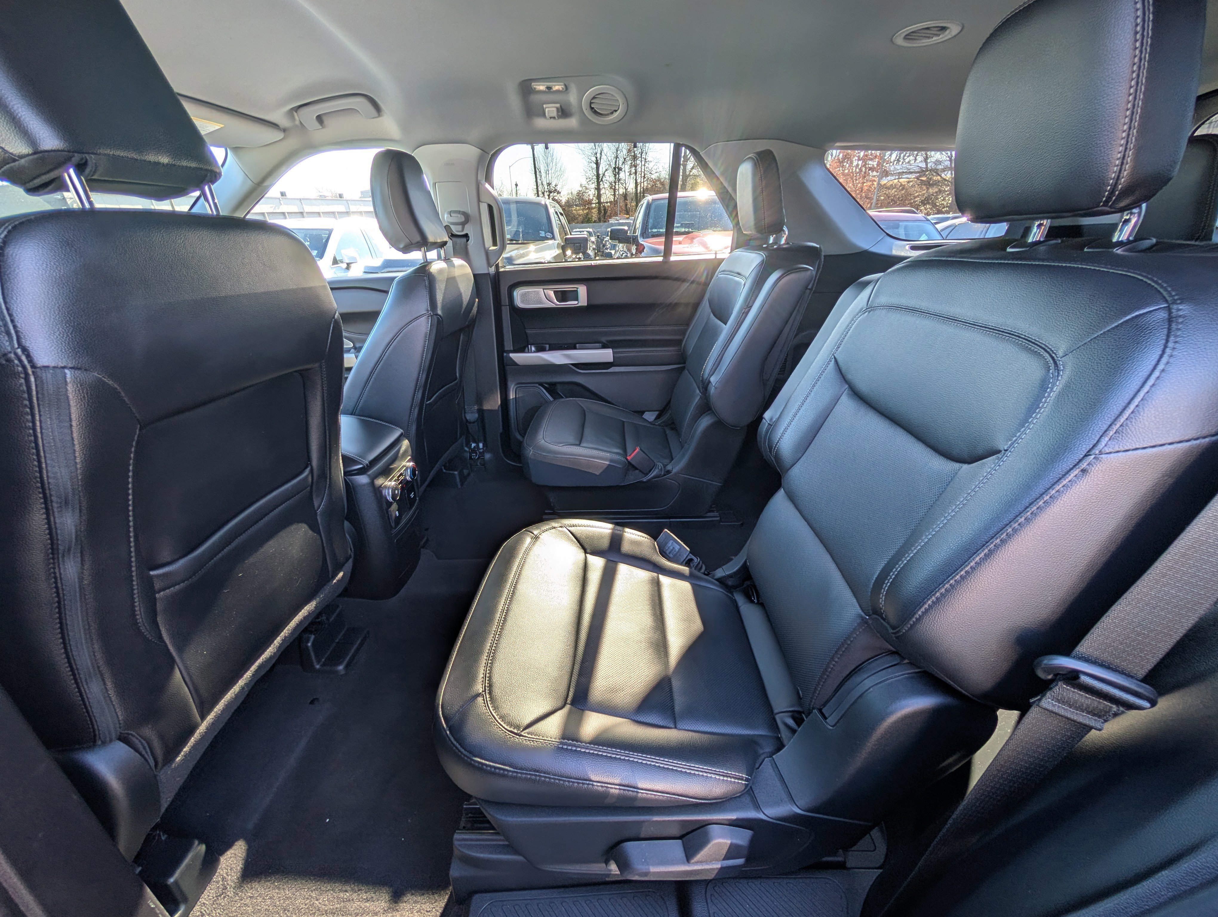 Certified 2022 Ford Explorer Limited w/ Limited Technology Package image 18