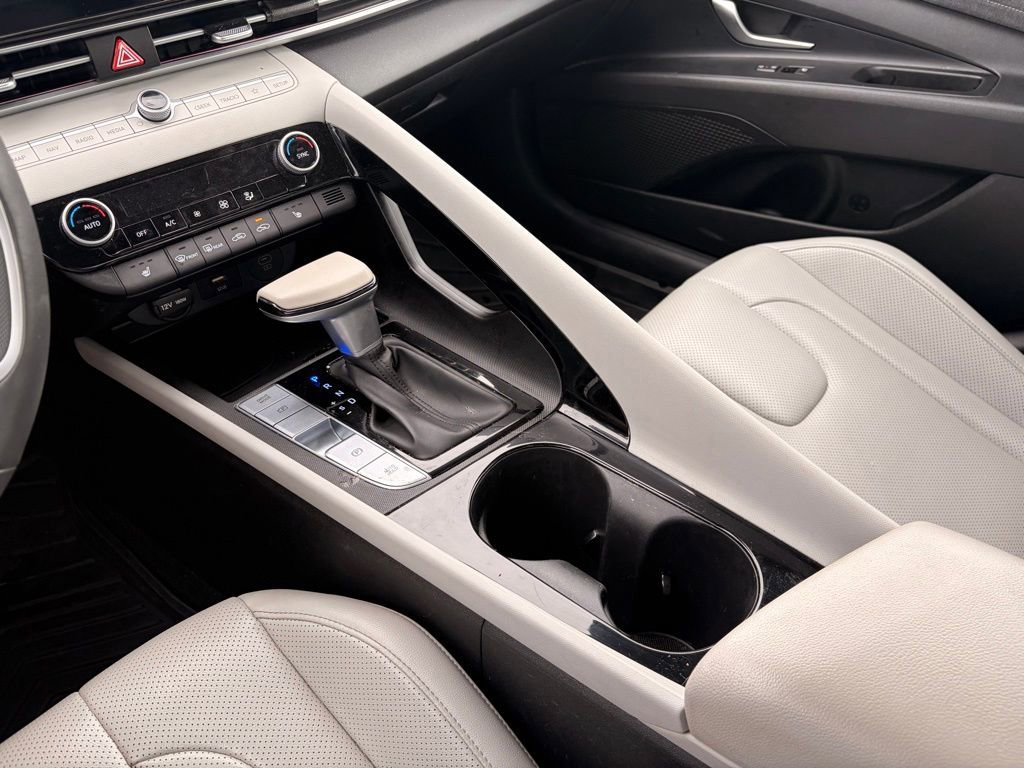 Used 2025 Hyundai Elantra Limited w/ Cargo Package image 23