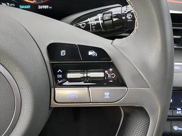 Used 2025 Hyundai Elantra SEL FWD image 24