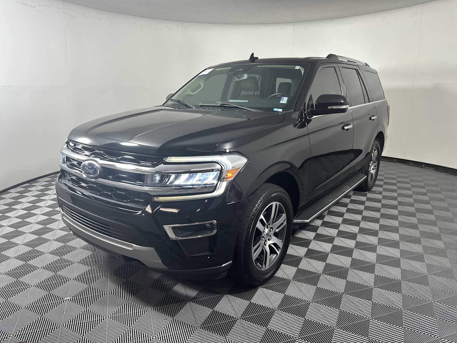 Certified 2023 Ford Expedition Limited image 2