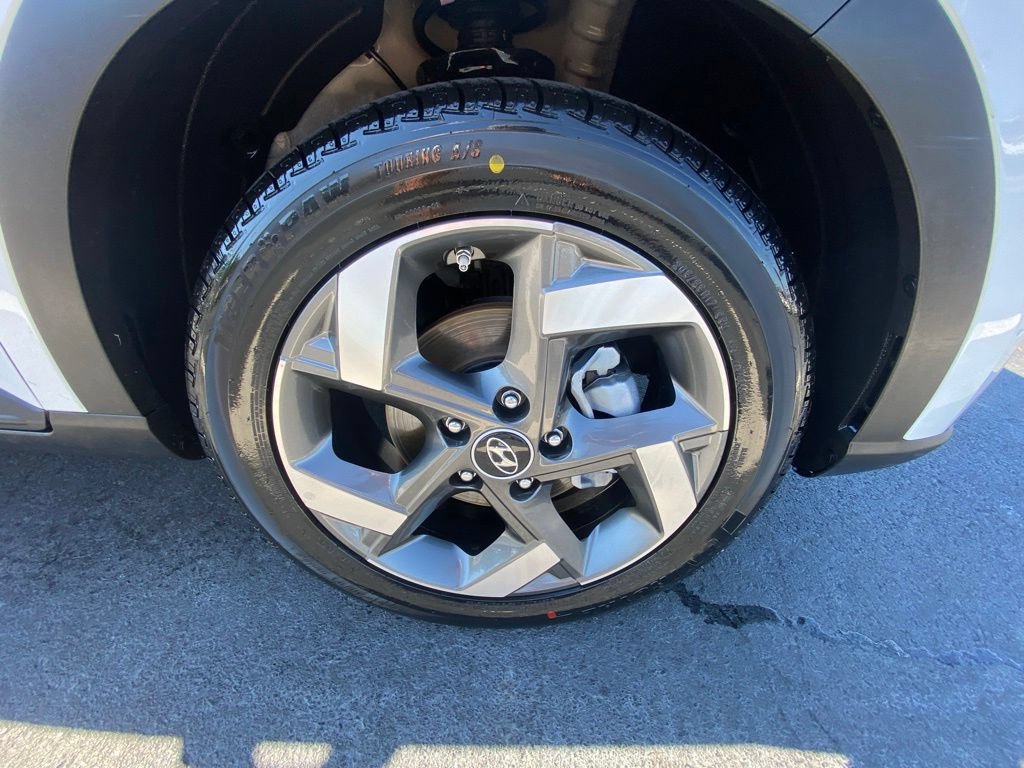 Used 2025 Hyundai Venue SEL FWD image 31