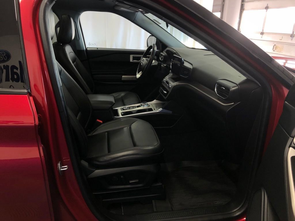 Certified 2022 Ford Explorer XLT w/ Equipment Group 202A image 27