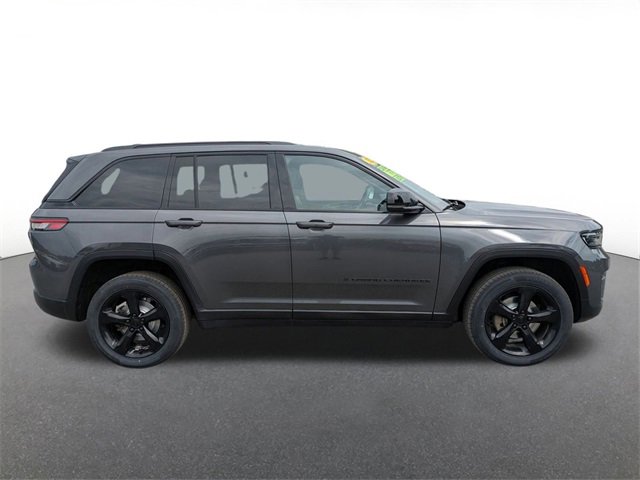 Used 2022 Jeep Grand Cherokee Altitude image 2