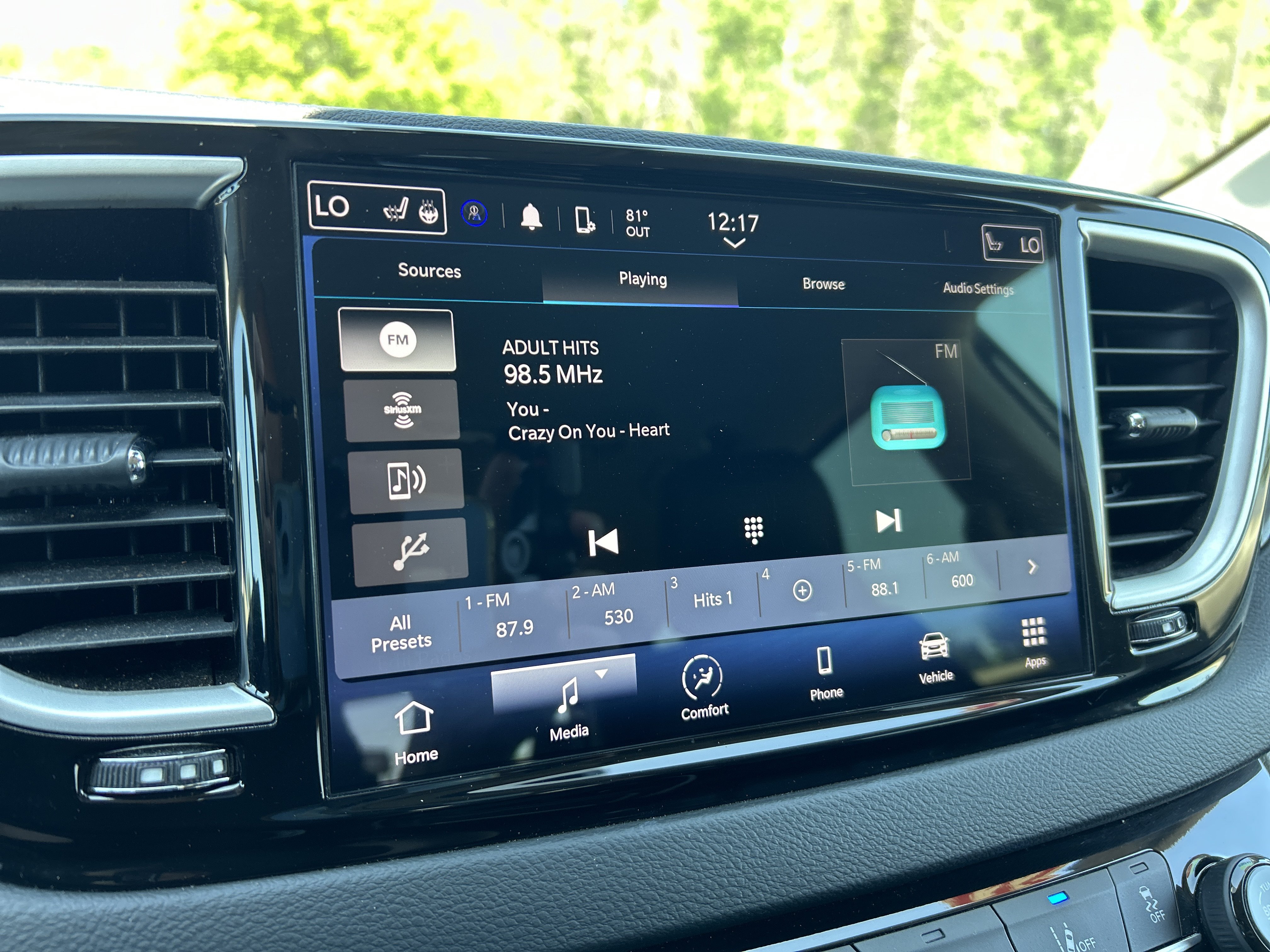 Used 2023 Chrysler Pacifica Touring-L FWD image 19