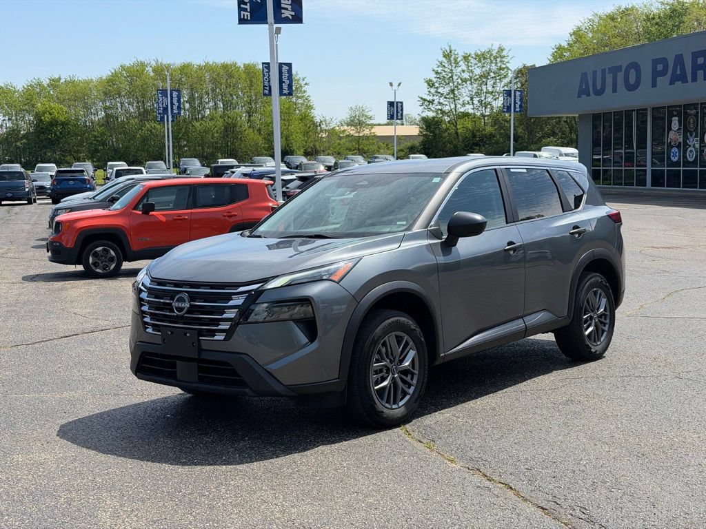 Used 2024 Nissan Rogue S AWD/4WD image 3