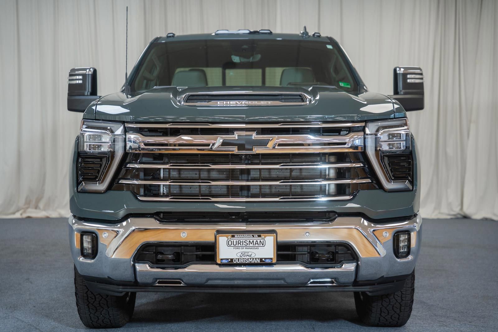Used 2025 Chevrolet Silverado 2500 LTZ w/ LTZ Premium Package AWD/4WD image 2