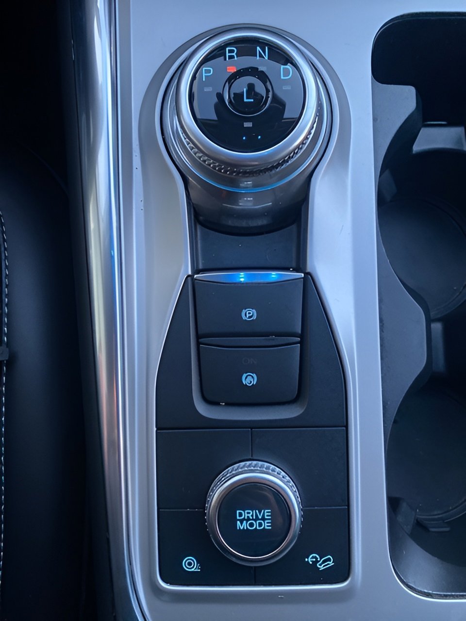 Certified 2022 Ford Explorer XLT w/ Equipment Group 202A image 25