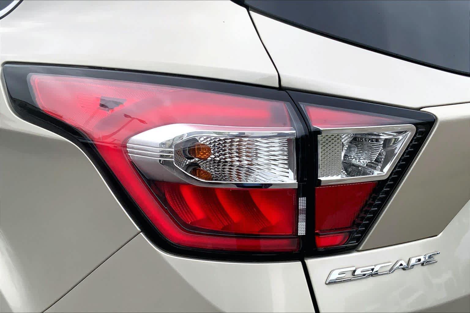 Certified 2018 Ford Escape SE w/ Ford Safe & Smart Package AWD/4WD image 25