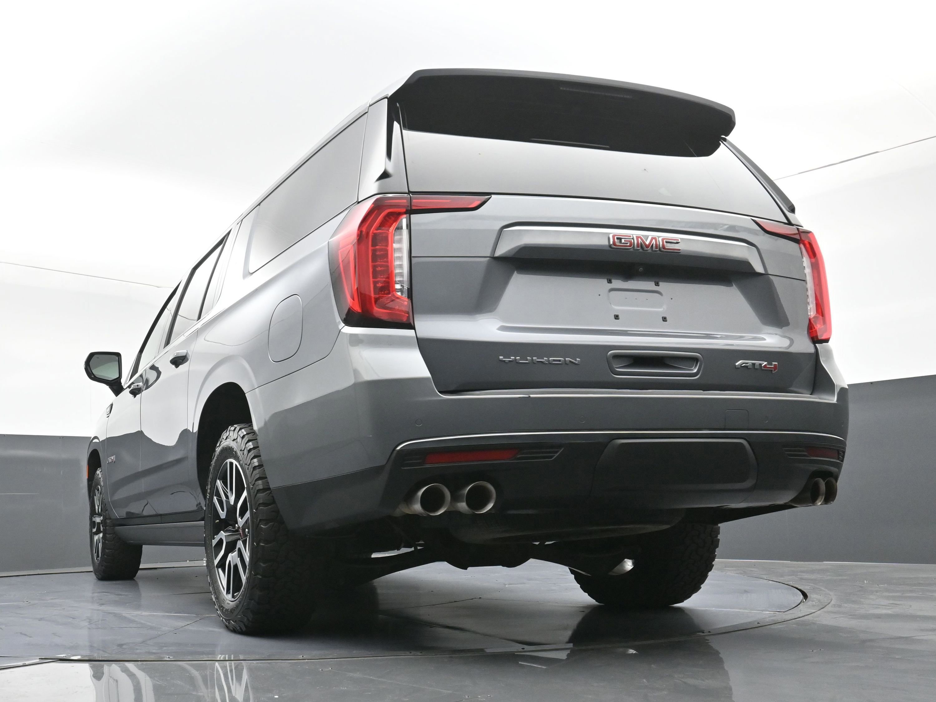 Used 2022 GMC Yukon XL AT4 image 11