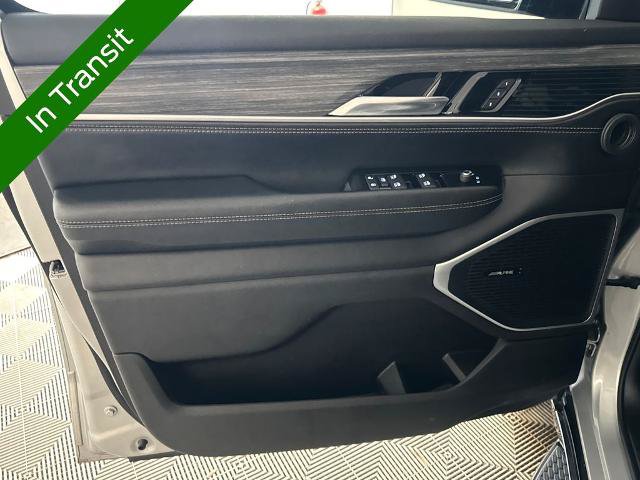 Used 2024 Jeep Wagoneer L Series II RWD image 9