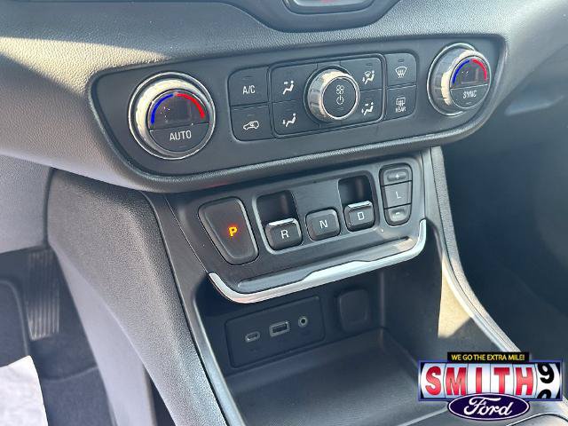 Used 2020 GMC Terrain SLE w/ Driver Convenience Package FWD image 24