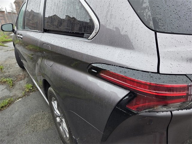 Used 2021 Toyota Sienna LE image 7