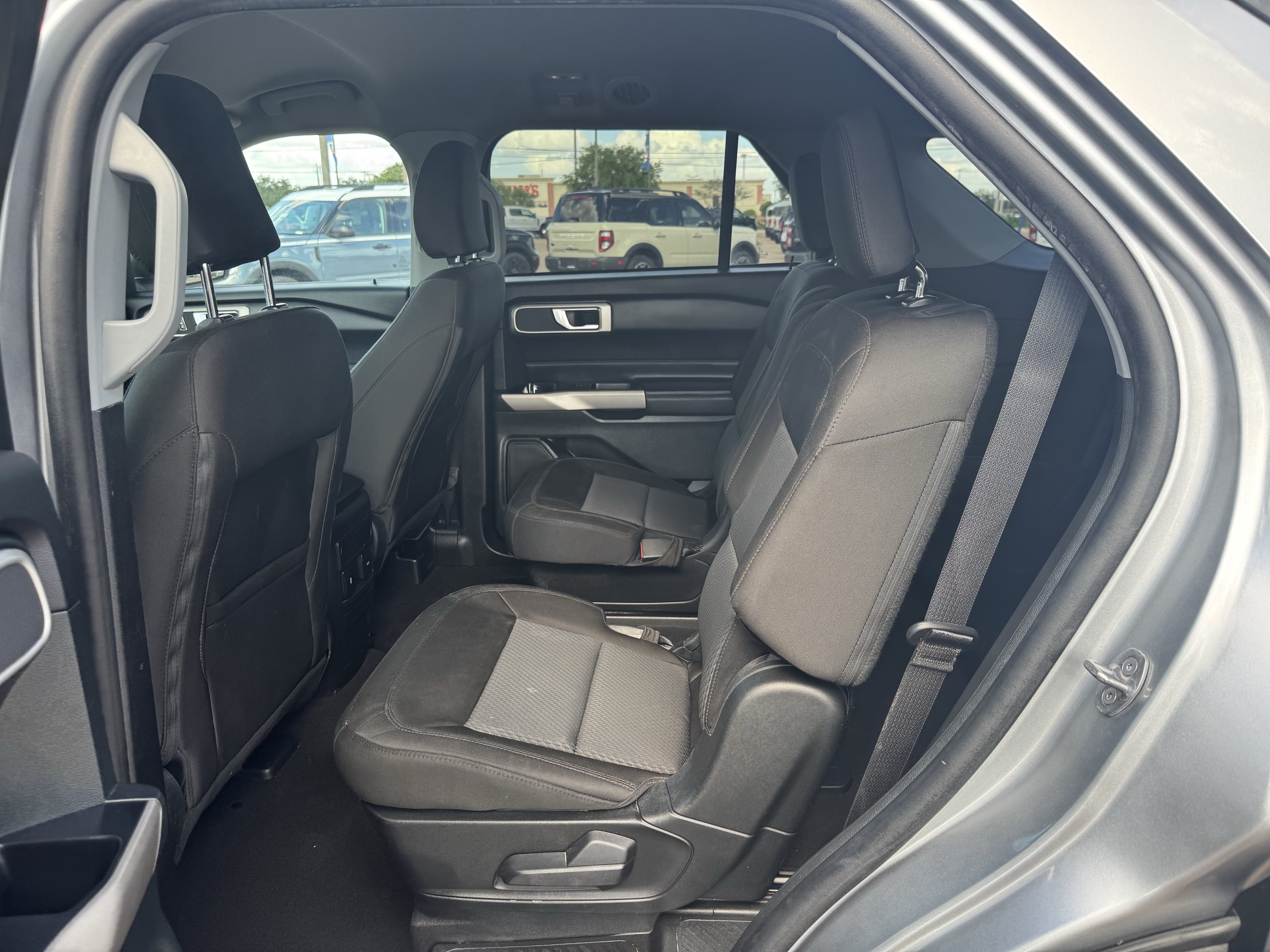 Certified 2024 Ford Explorer XLT RWD image 23