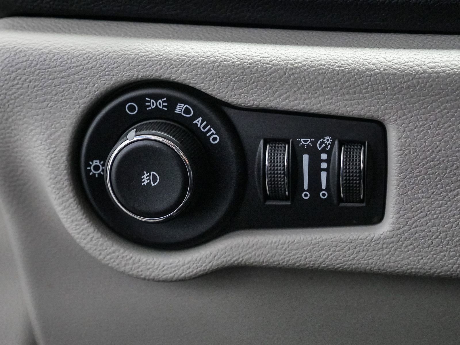 Used 2024 Chrysler Pacifica Touring-L image 30