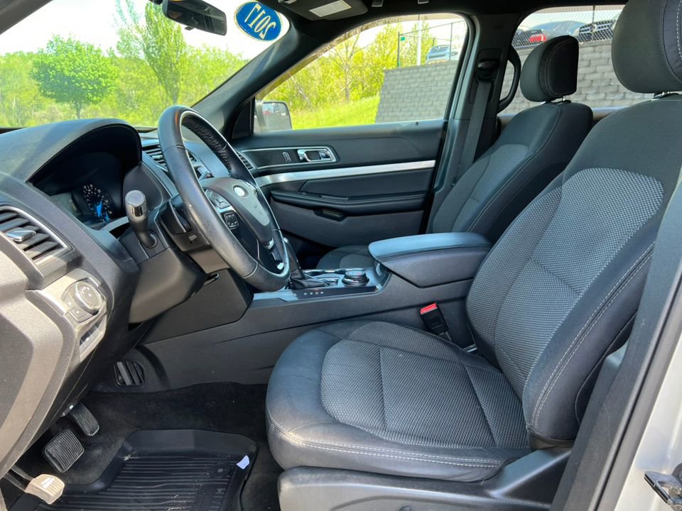 Certified 2017 Ford Explorer XLT AWD/4WD image 3