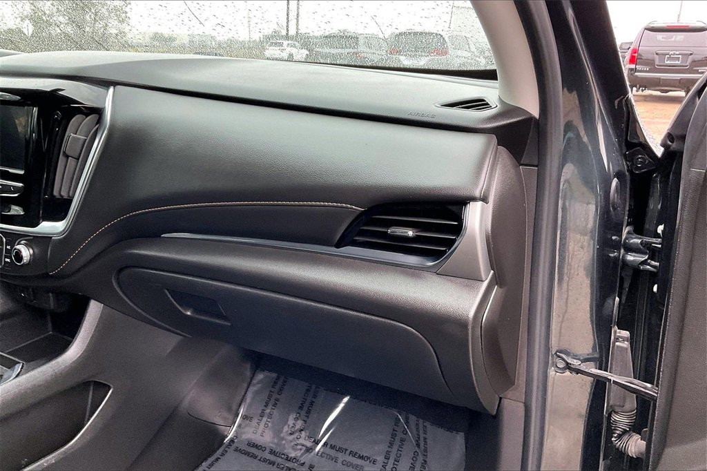 Used 2021 Chevrolet Traverse LT image 17