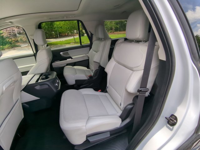 Certified 2025 Ford Expedition Platinum w/ Driver's Package AWD/4WD image 31
