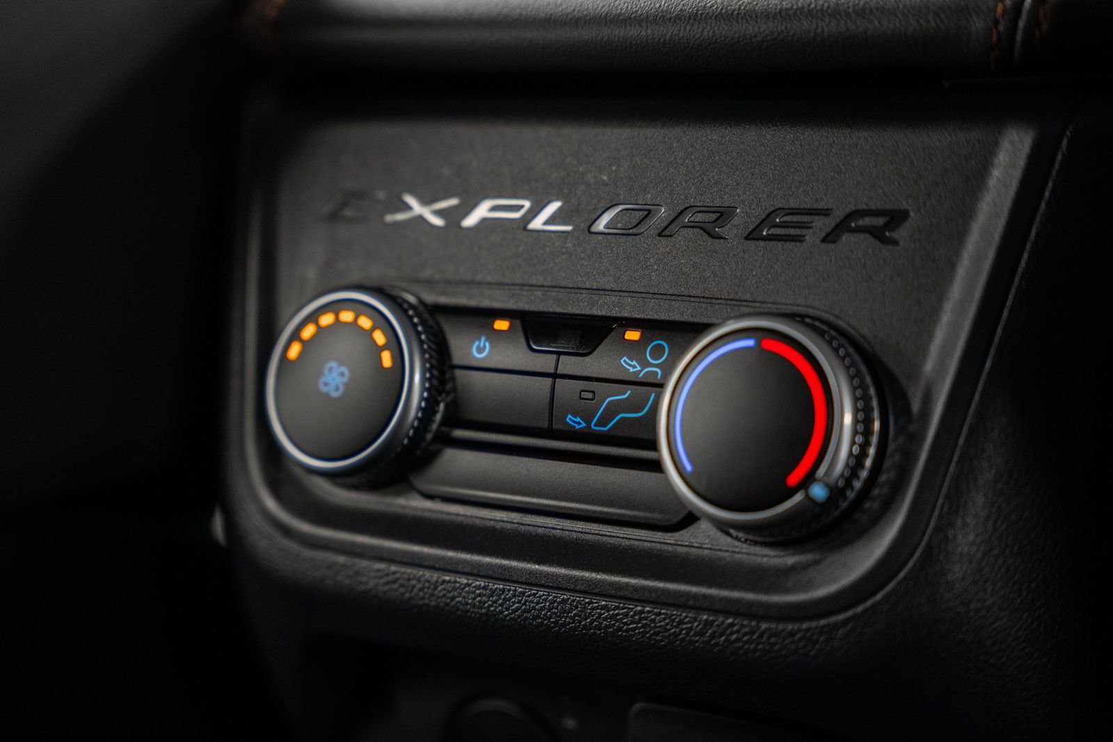 Certified 2025 Ford Explorer Active w/ Active Comfort Package image 39