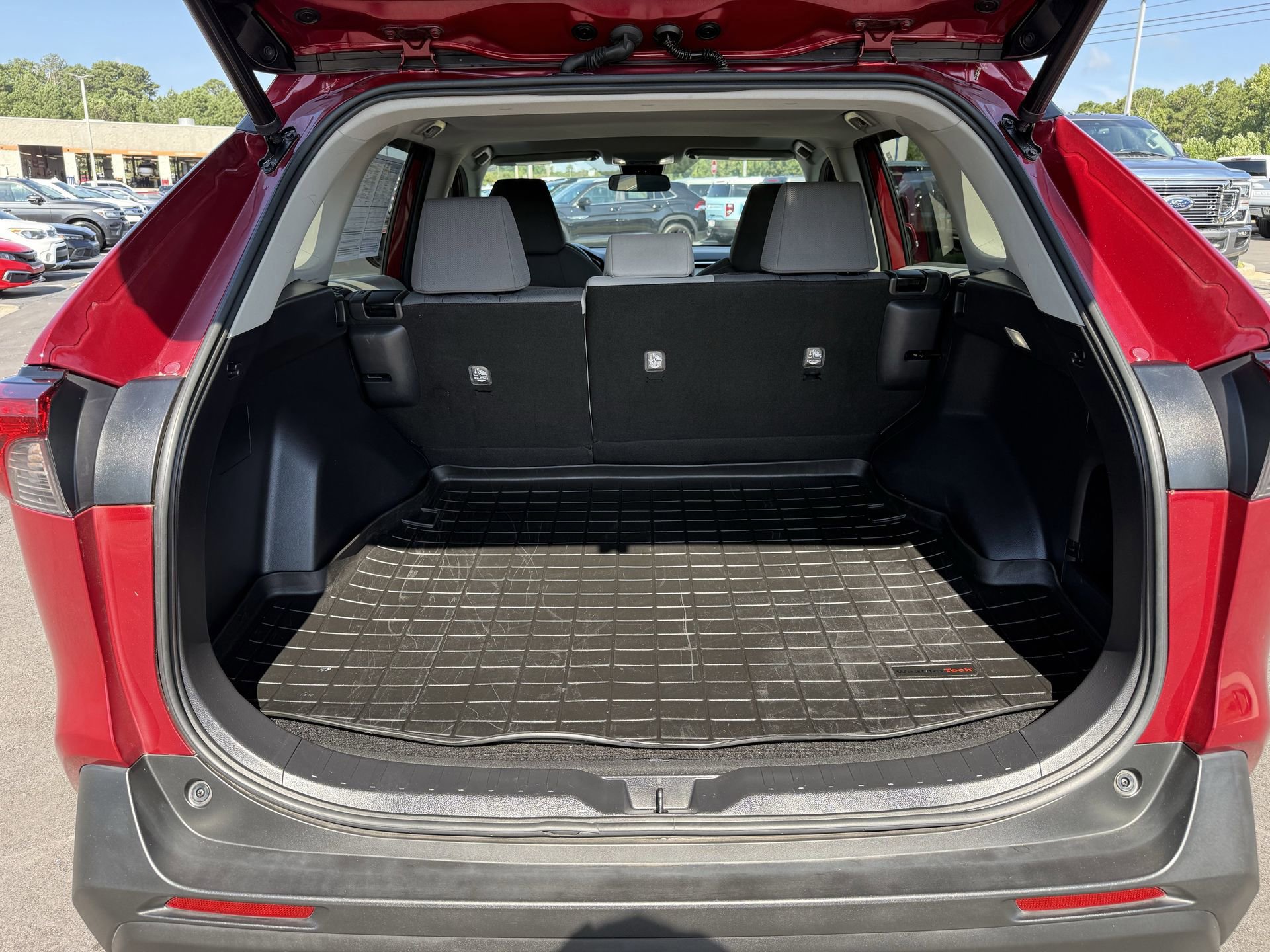 Used 2022 Toyota RAV4 XLE image 33