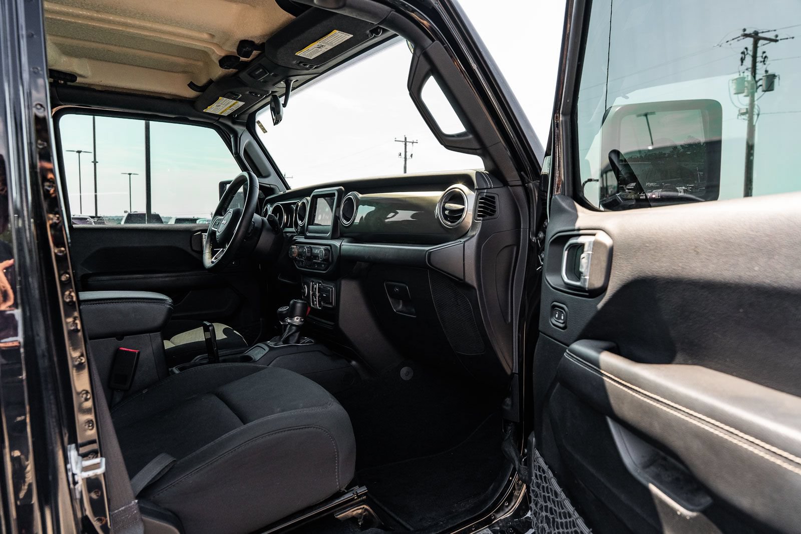 Used 2019 Jeep Wrangler Unlimited Sahara AWD/4WD image 11