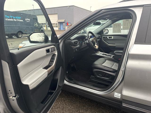 Certified 2023 Ford Explorer XLT w/ Equipment Group 202A image 7