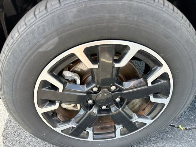 Used 2023 Jeep Renegade Latitude AWD/4WD image 11
